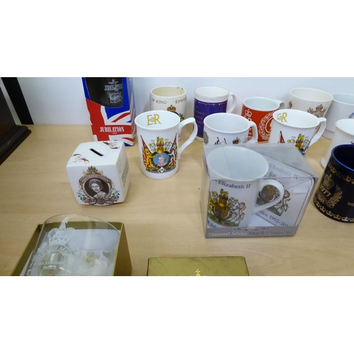 162 - Ceramic and other Royal themed collectables: to include mugs and beakers