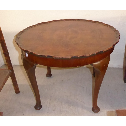 218 - Small furniture: to include a 19thC unfitted, mahogany cellarette, raised on square, tapered legs an... 