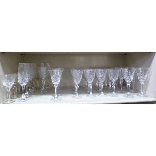 220 - Glassware, drinking glasses: to include flutes and pedestal wines