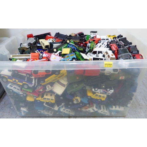 278 - Uncollated diecast model vehicles: to include off-road, emergency services and other with examples b... 