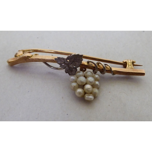 299 - A 15ct gold bar brooch, set with seed pearls