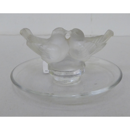 337 - A Lalique crystal shallow dish with two doves  bears marks  2