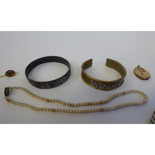 34 - Costume jewellery and items of personal ornament: to include faux pearls; and a brass bangle