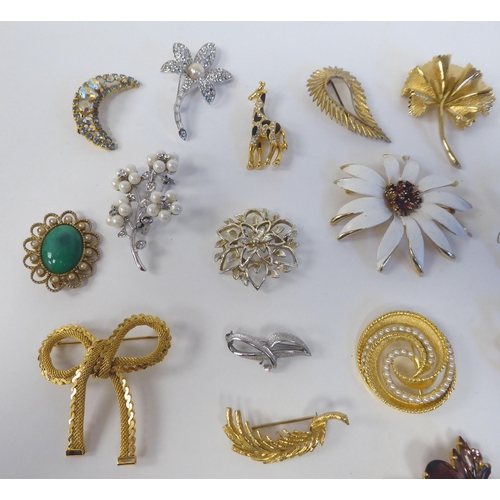 4 - Costume jewellery: to include brooches