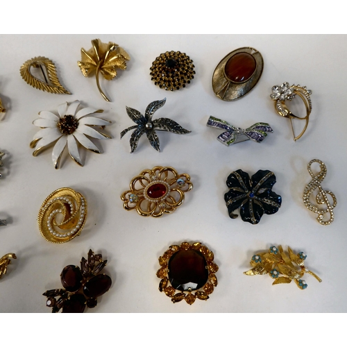 4 - Costume jewellery: to include brooches