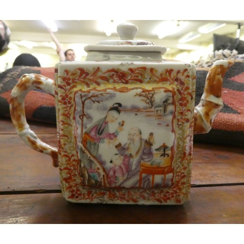 177 - Seven items of circa 1900 Chinese porcelain: to include a teapot, decorated with figures