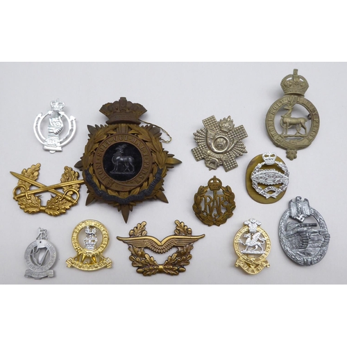 10 - Medals, badges and buttons: to include an RAF cap badge; and a Great War Star, awarded to one Privat... 