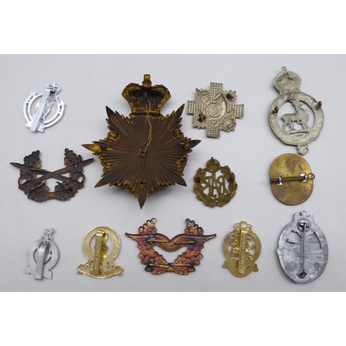 10 - Medals, badges and buttons: to include an RAF cap badge; and a Great War Star, awarded to one Privat... 