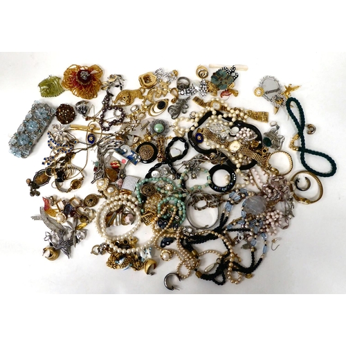 147 - Costume jewellery: to include simulated pearls and clip-on earrings