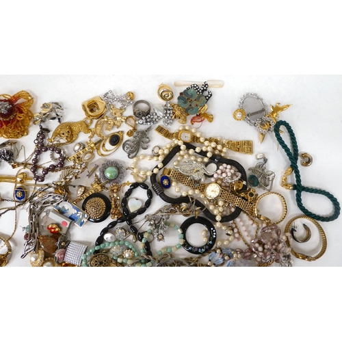 147 - Costume jewellery: to include simulated pearls and clip-on earrings