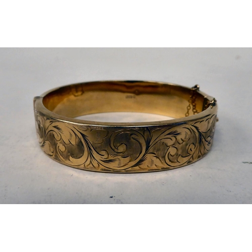 154 - A 9ct gold hinged bangle