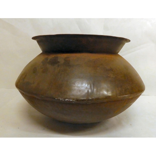 220 - A cast metal handi pot  8.5