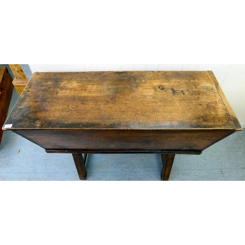 23 - A late 18th/early 19thC elm dough bin with angled sides and a removeable lid, raised on square legs&... 