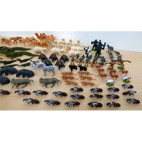 236 - Britains and other plastic zoo and wildlife animal models