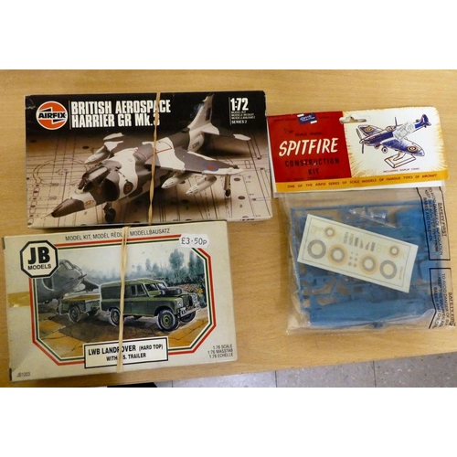 242 - 1:400, 1:76 and other scale model kits: to include a Hobby Kits Night Hawk C  (completeness not... 