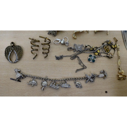 246 - Costume jewellery, mainly brooches and dress rings