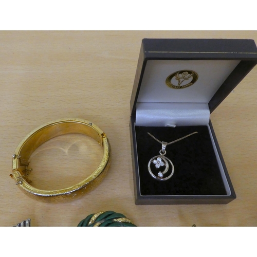 246 - Costume jewellery, mainly brooches and dress rings