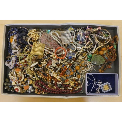 256 - Costume jewellery: to include coloured bead and shell necklaces