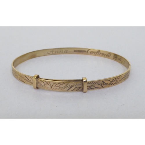 261 - A 9ct gold Christening bangle 