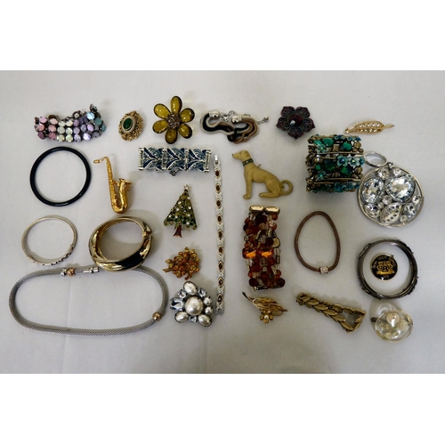 296 - Costume jewellery: to include a white metal brooch, set with coloured stones