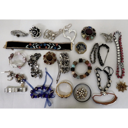 296 - Costume jewellery: to include a white metal brooch, set with coloured stones