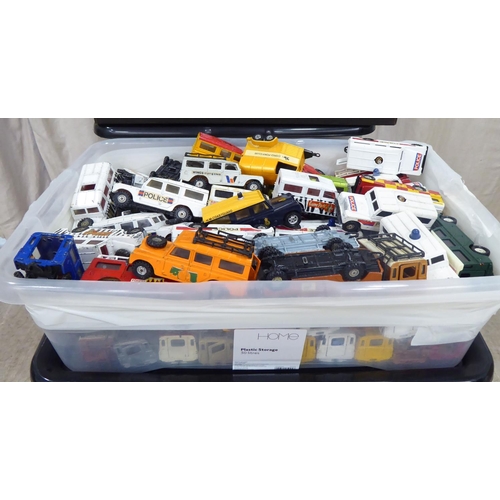 302 - Diecast model vehicles, Police and other vehicles, mainly Land Rovers: to include examples by Corgi