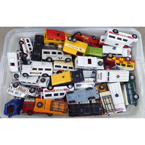 302 - Diecast model vehicles, Police and other vehicles, mainly Land Rovers: to include examples by Corgi