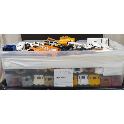 302 - Diecast model vehicles, Police and other vehicles, mainly Land Rovers: to include examples by Corgi