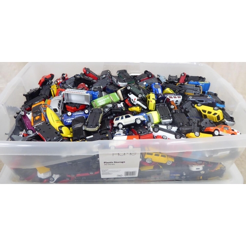 307 - Diecast model vehicles, mainly Maisto trucks, emergency services and convertibles