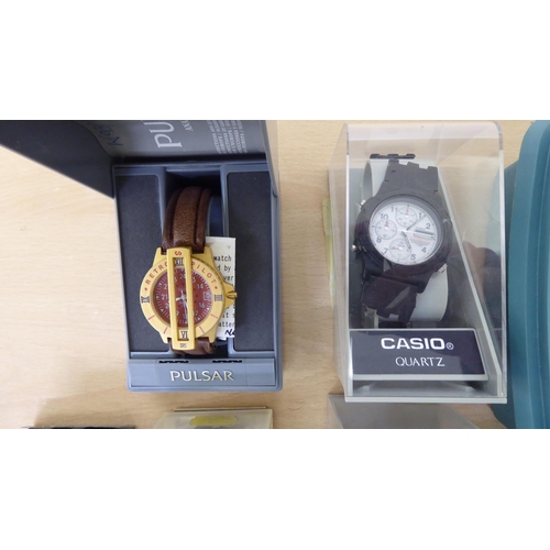 122 - Wristwatches and accessories: to include a 9ct gold cased example