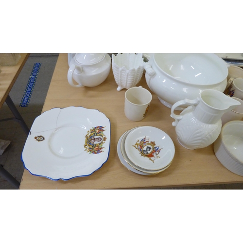 137 - Table ceramics: to include Wedgwood china Countryware pattern