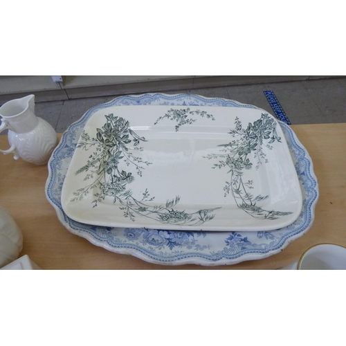 137 - Table ceramics: to include Wedgwood china Countryware pattern