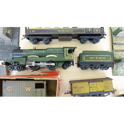 191 - Hornby 0 gauge locomotive no. 4073 coaches, rolling stock, track and trackside accessories: to inclu... 