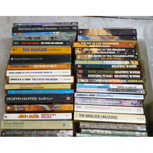 233 - Uncollated paperback novels, sci-fi and fantasy: to include examples by Alan Dean Foster, Isaac Asim... 