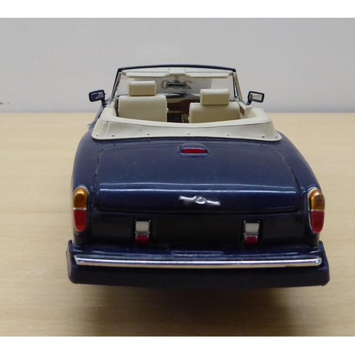 250 - A Franklin Mint diecast model vehicle, a 1993 Rolls Royce Corniche IV