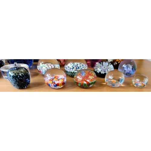 278 - Collectable glassware, mainly paperweights: to include Millefiori, Caithness and Isle of Wight examp... 