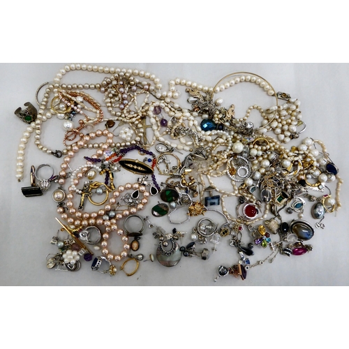 350 - Costume jewellery: to include a cultured pearl necklace