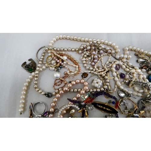 350 - Costume jewellery: to include a cultured pearl necklace