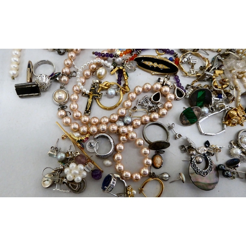 350 - Costume jewellery: to include a cultured pearl necklace