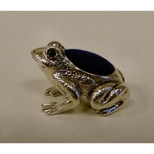 79 - A Sterling silver novelty frog pin cushion with glass eyes