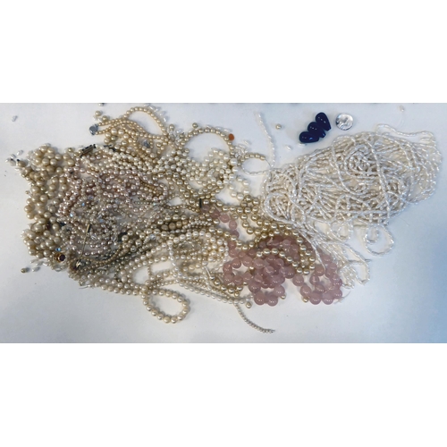 104 - Costume jewellery: to include bead necklaces, bangles and brooches