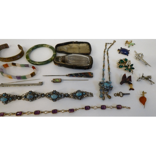 104 - Costume jewellery: to include bead necklaces, bangles and brooches