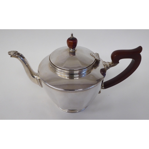 108 - A silver teapot of panelled, octagonal form with a S-shape spout, insulated handle and knop to the o... 