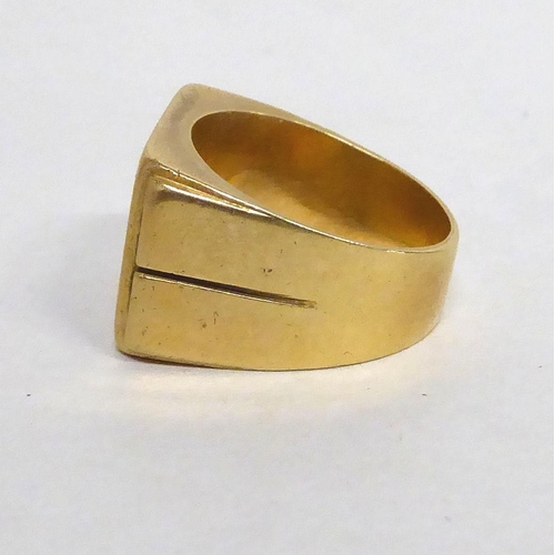 180 - A yellow metal seal design signet ring