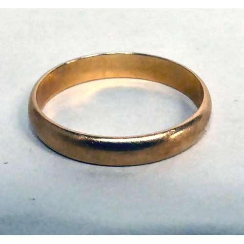 204 - A yellow metal wedding band