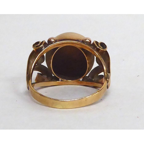 217 - A 9ct gold ball design ring