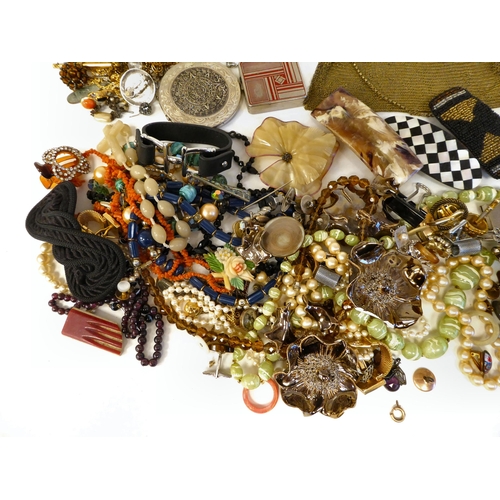 305 - Costume jewellery and powder compacts: to include bead necklaces and rings