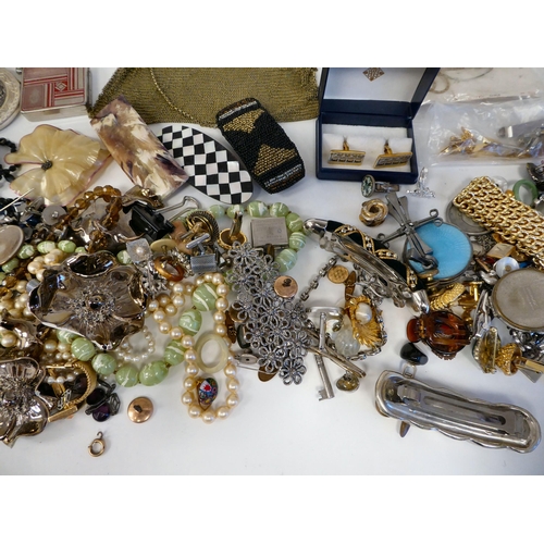 305 - Costume jewellery and powder compacts: to include bead necklaces and rings