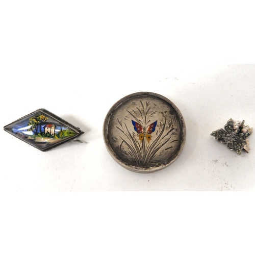 345 - Decorative items and personal ornament: to include enamelled butterfly brooches