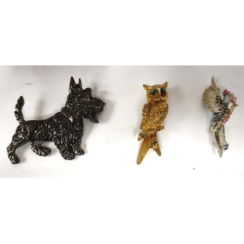 351 - Various animal and insect brooches: to include a Jaguar; and a Scottie Dog